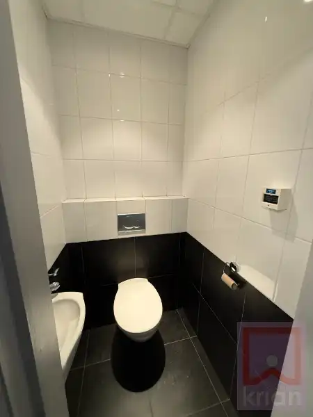 Stijlvol kantoor/handelspand op toplocatie centrum Geel met parking! foto 11