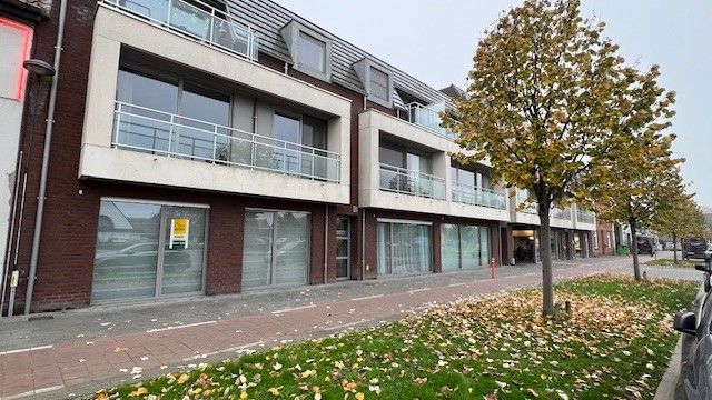 Ruim gelijkvloers appartement met 2 slaapkamers en groot terras.. foto {{pictureIndex}}