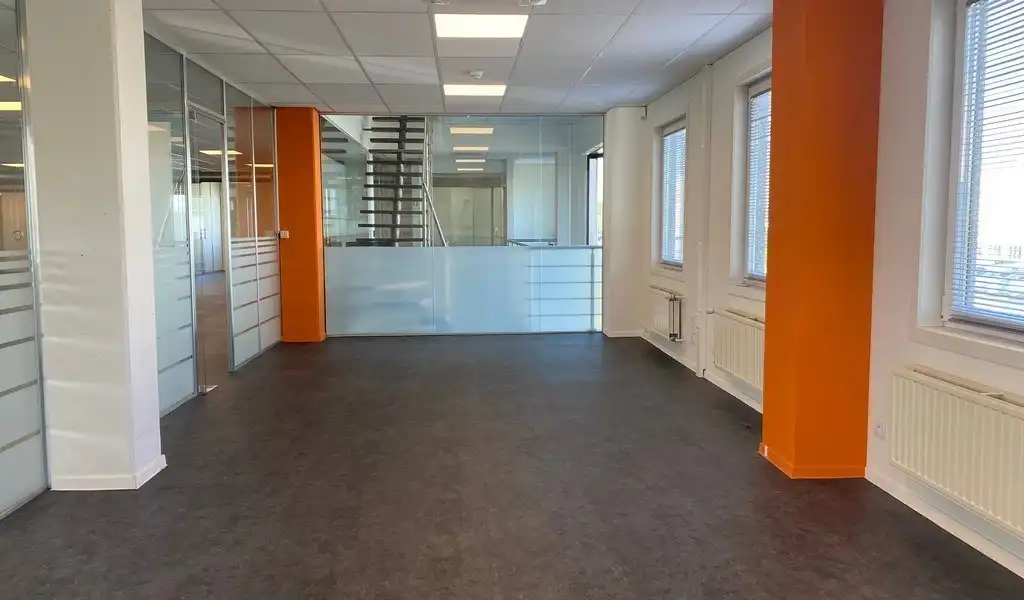 Ingedeeld kantoorverdiep te huur nabij N47 in Lokeren foto 18