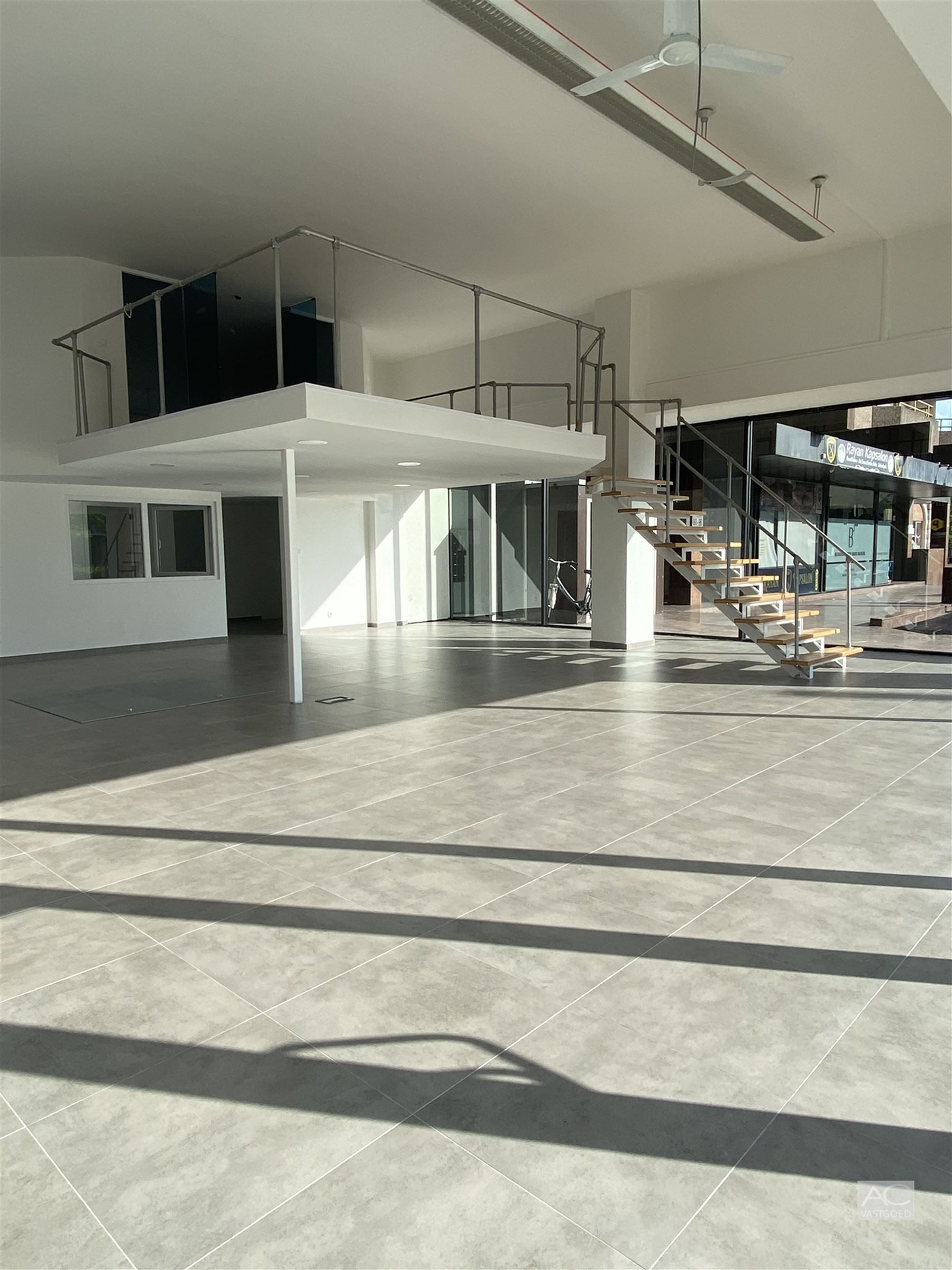 Commercieel handelspand in hartje Sint-Niklaas foto 6