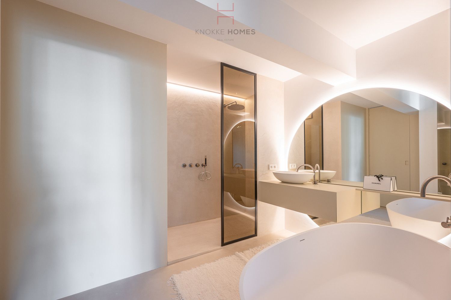 Subliem gerenoveerd appartement met zijdelings zeezicht. foto 8