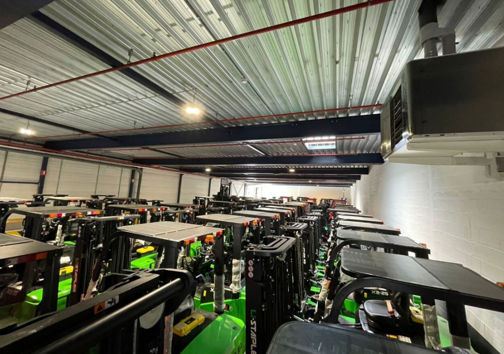 Logistieke ruimte met laadkades te huur te Beersel foto 5