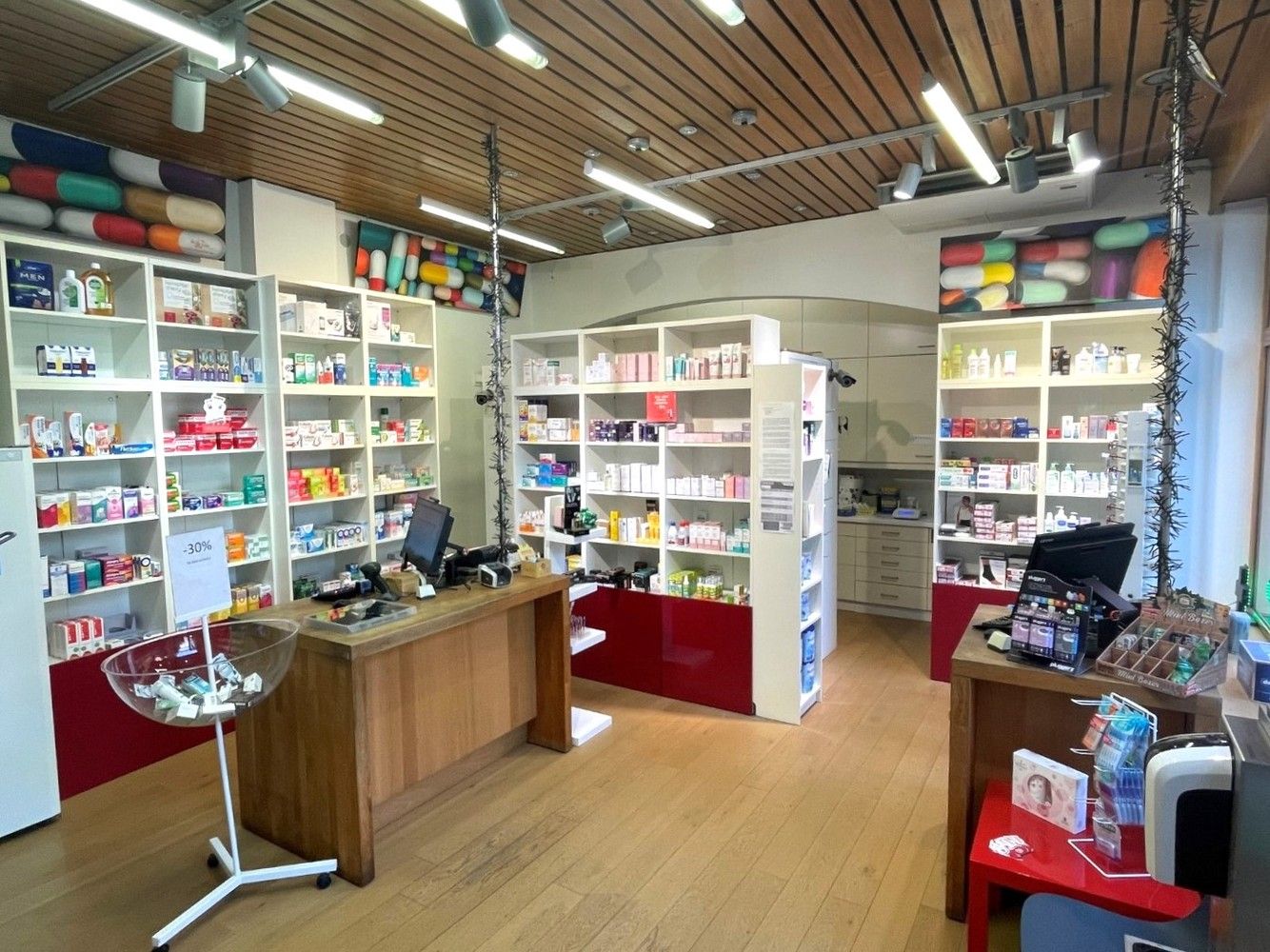 Zeer gunstig gelegen handelsgelijkvloers met bovenliggende studio/bureauruimte/opslag foto 3