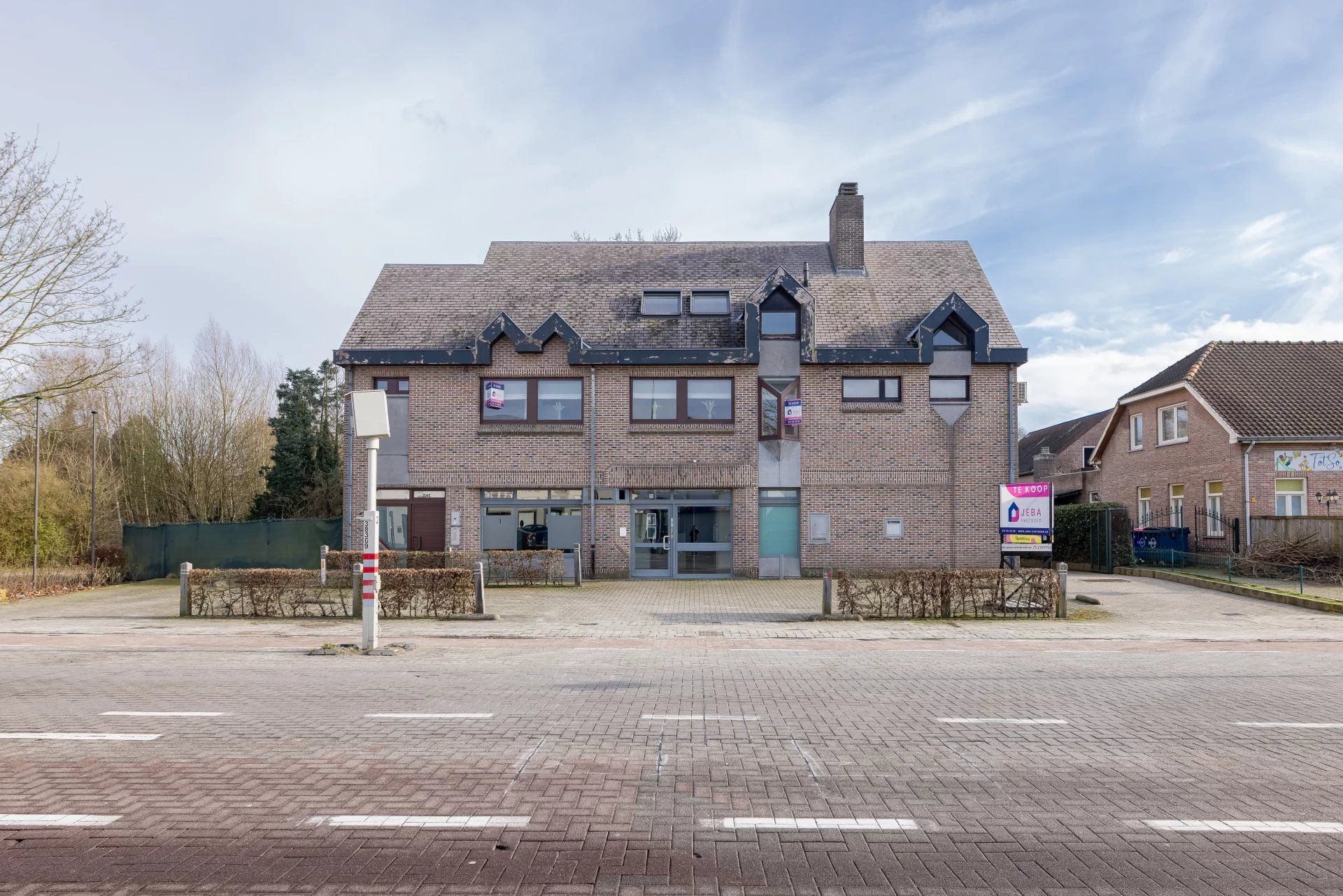 Ruim appartement met 4 slaapkamers, groot terras, tuin en garage. foto 45