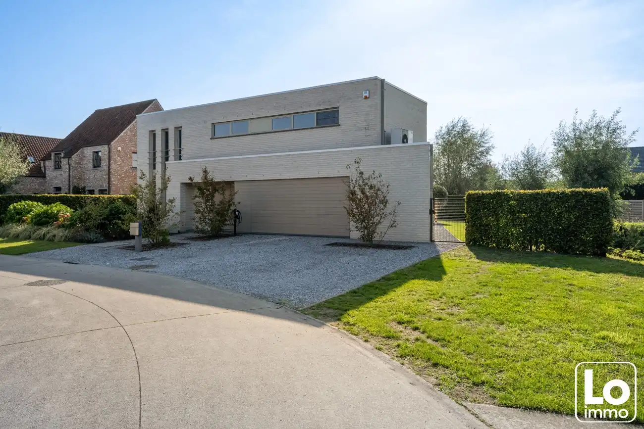 Instap klare moderne open villa met dubbele inpandige garage en een gezellige tuin op een toplocatie nabij het centrum van Lochristi! foto 6