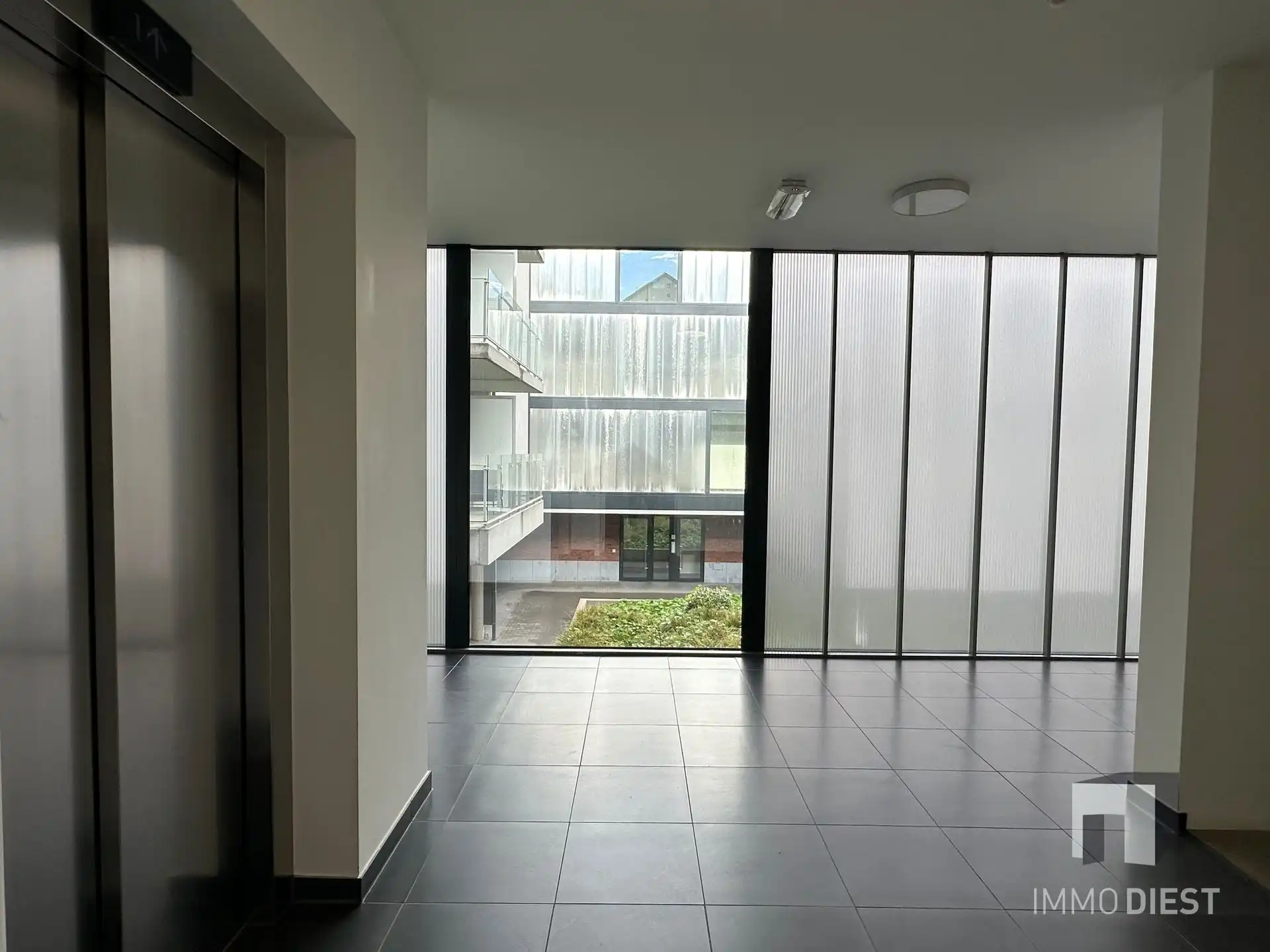 Ruim appartement met 1 slaapkamer en terras foto 6