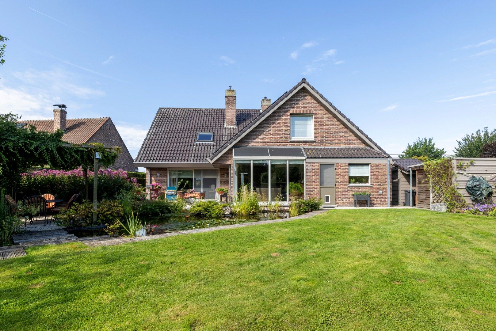 Tijdloze, instapklare, ruime villa met 4 slaapkamers foto 24