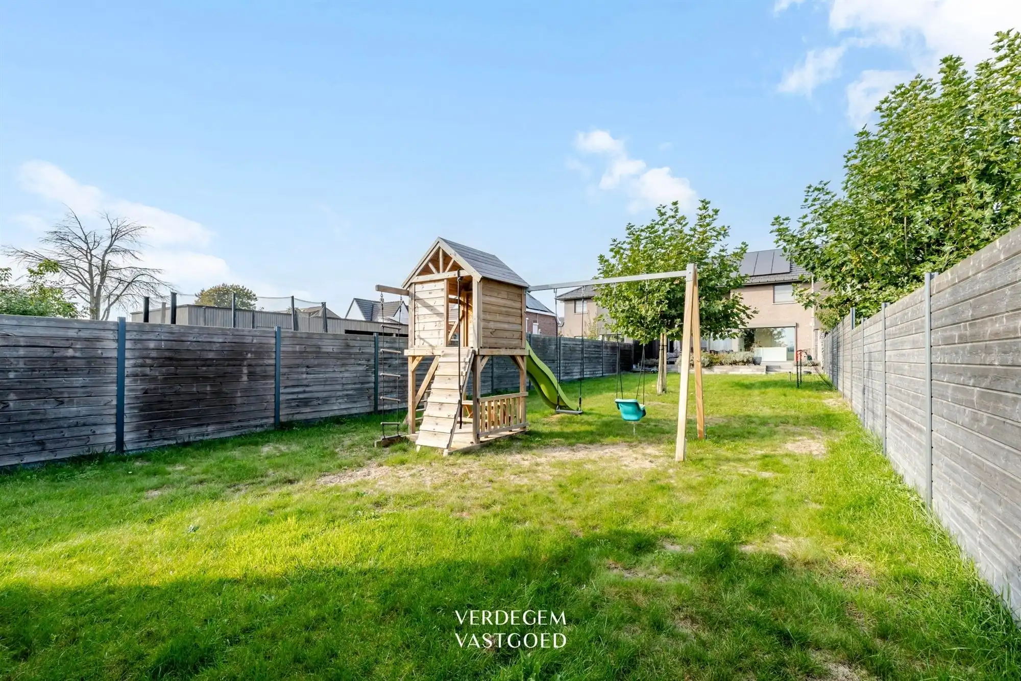 Knappe woning in een rustige buurt met 4 slaapkamers en heerlijke tuin foto 21
