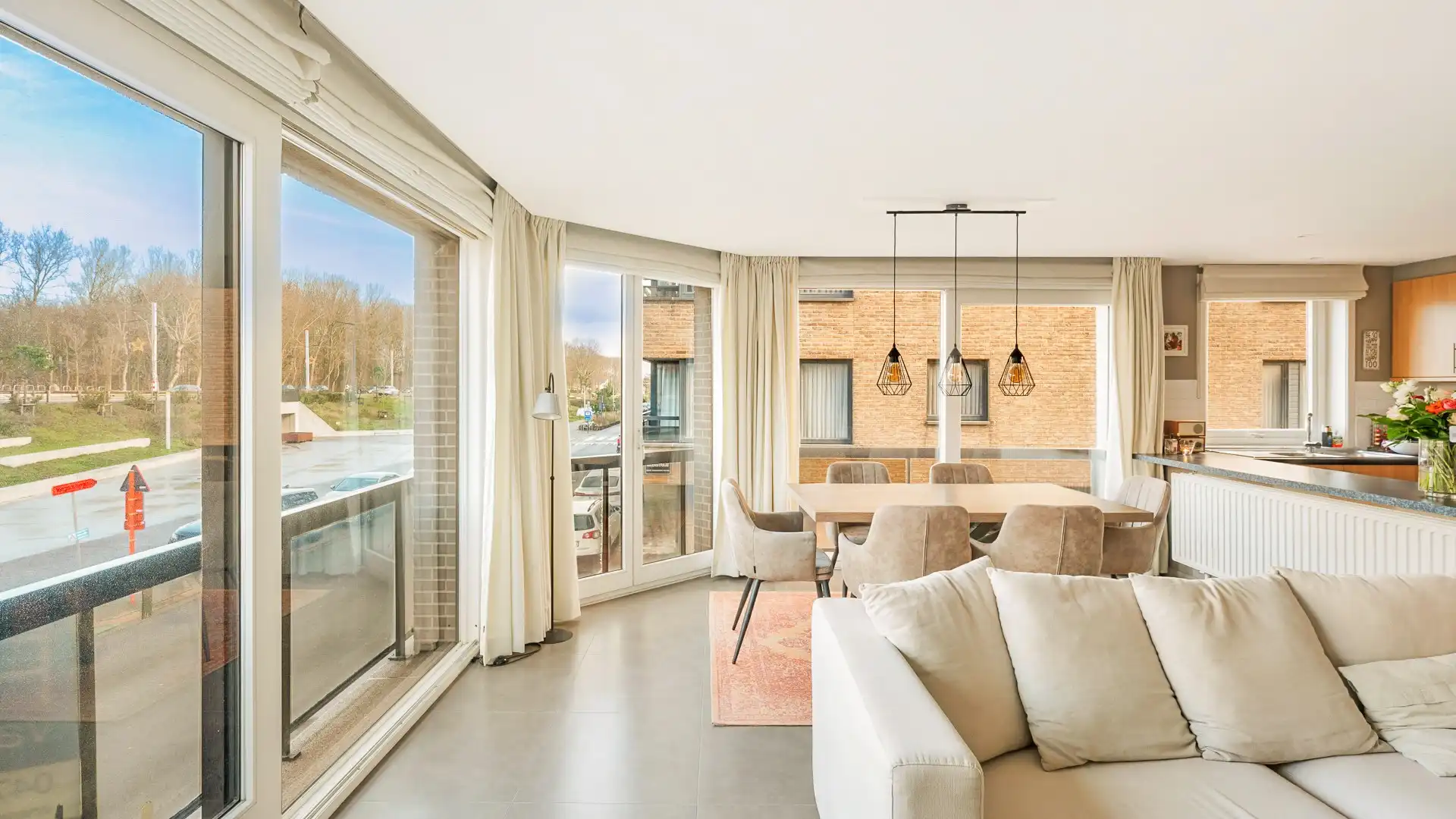 Lichrtijk hoekappartement met mooie open zichten foto 5