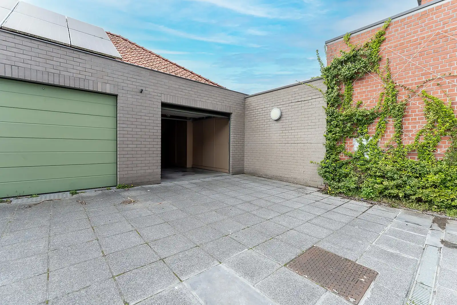 Ruim duplex appartement met garagebox te koop in Lissewege. foto 22