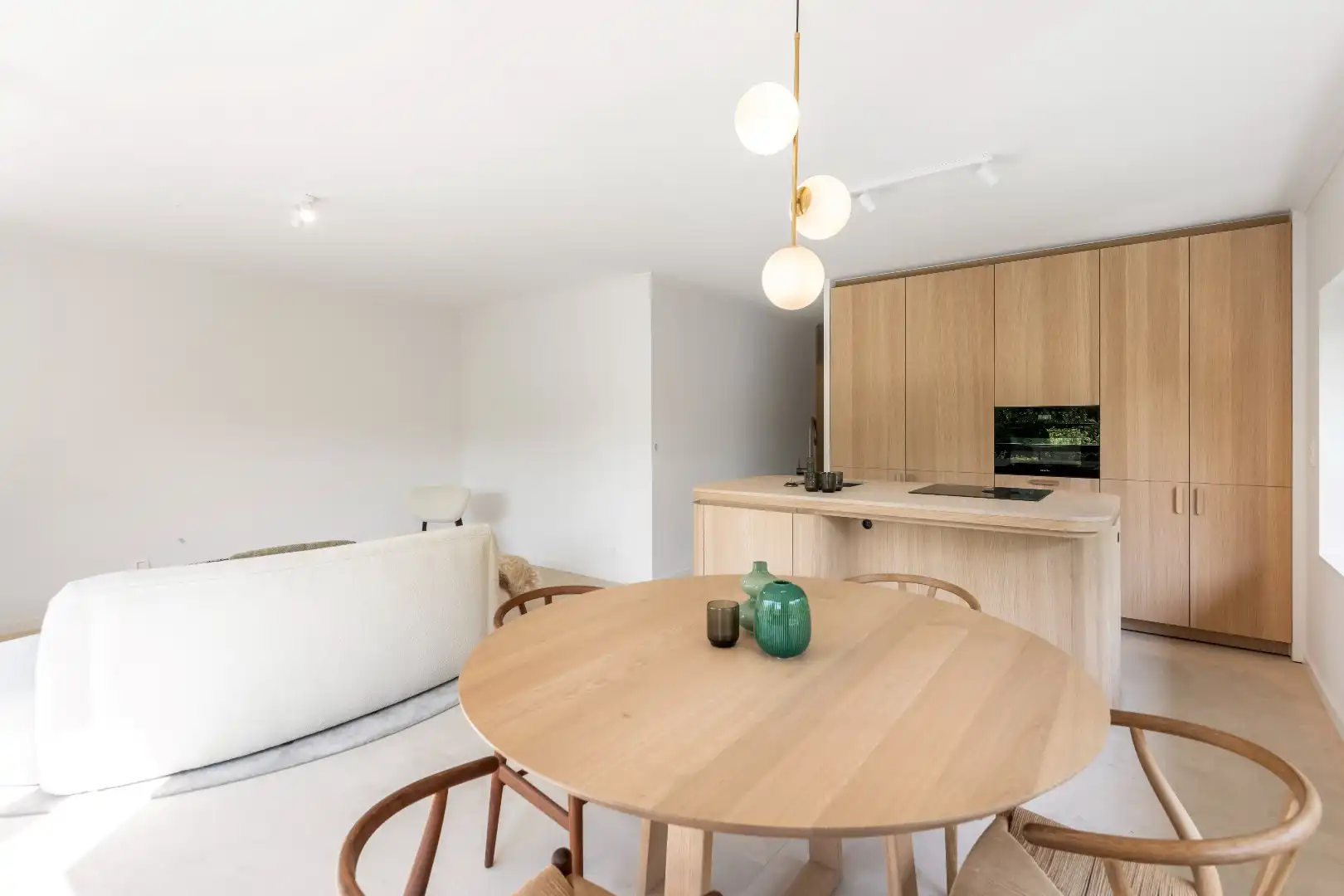 Prachtig gerenoveerd hoekappartement met zuidelijke oriëntatie, te midden van een groene omgeving aan het yzerpark. Parking te koop foto 9