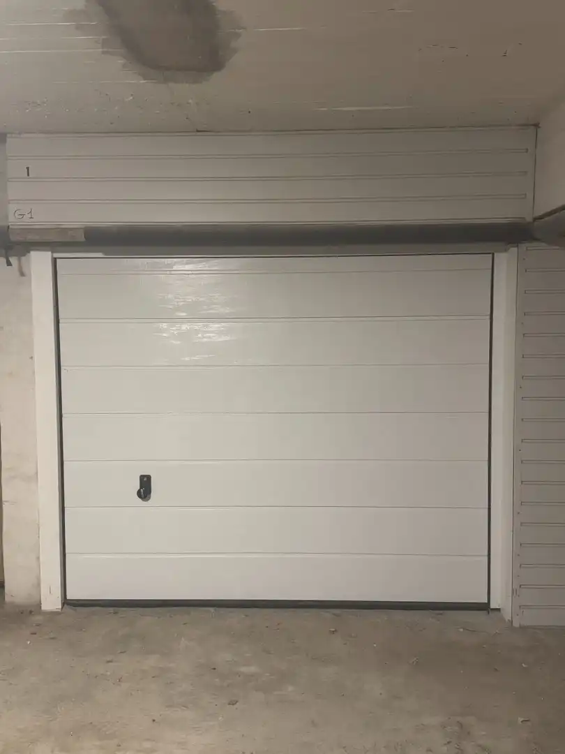 Ondergrondse garagebox met sectionaalpoort op toplocatie in Middelkerke foto 6