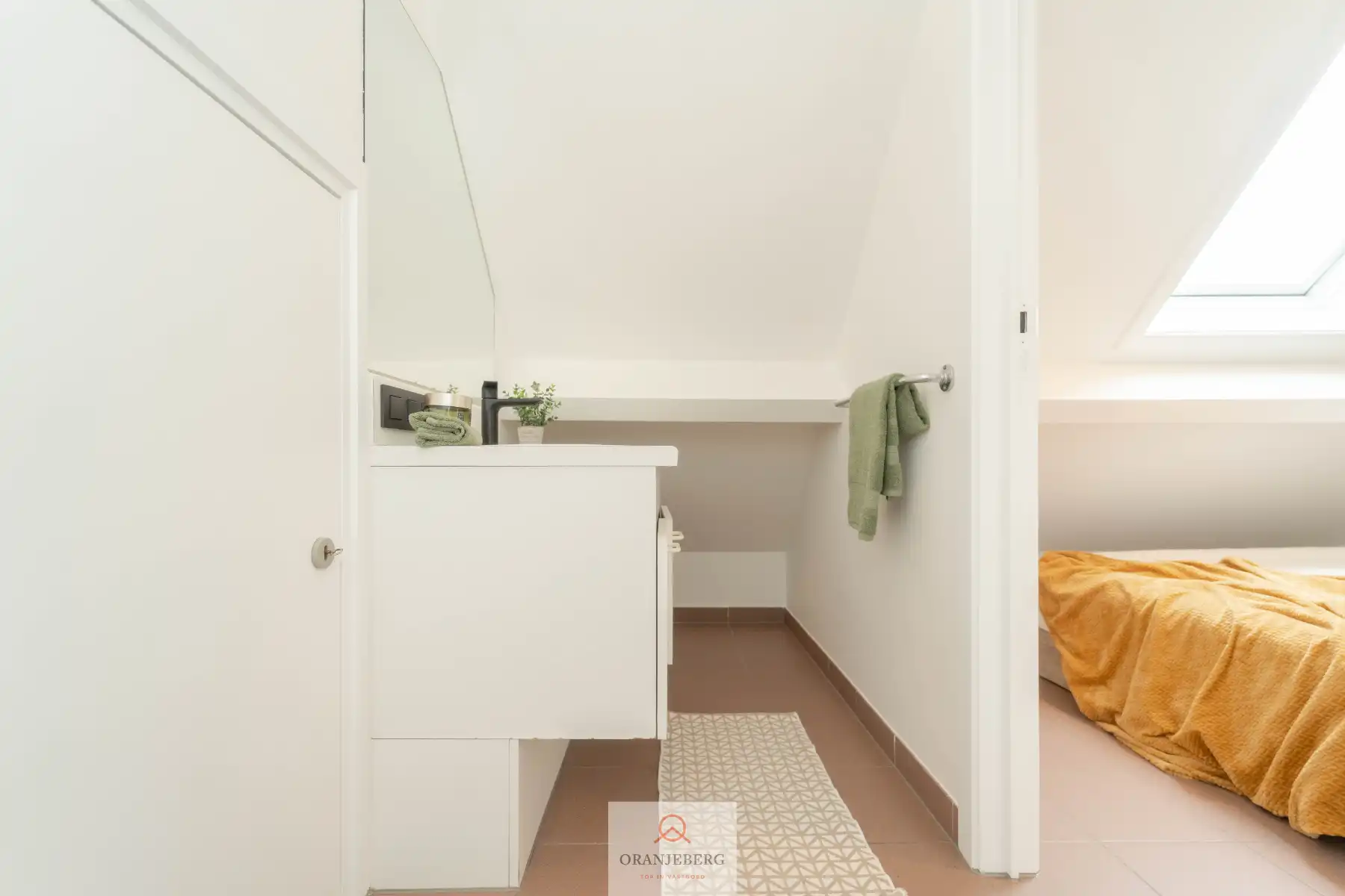 Instapklaar duplex-appartement Wondelgem! foto 16