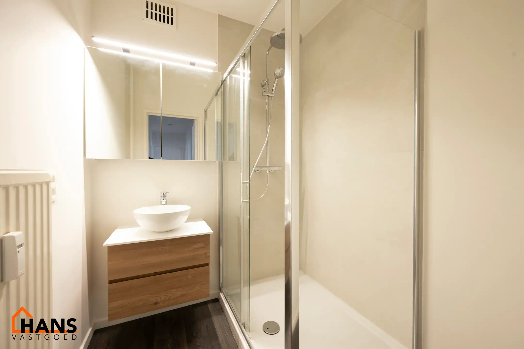 Gerenoveerd appartement met garage foto 13