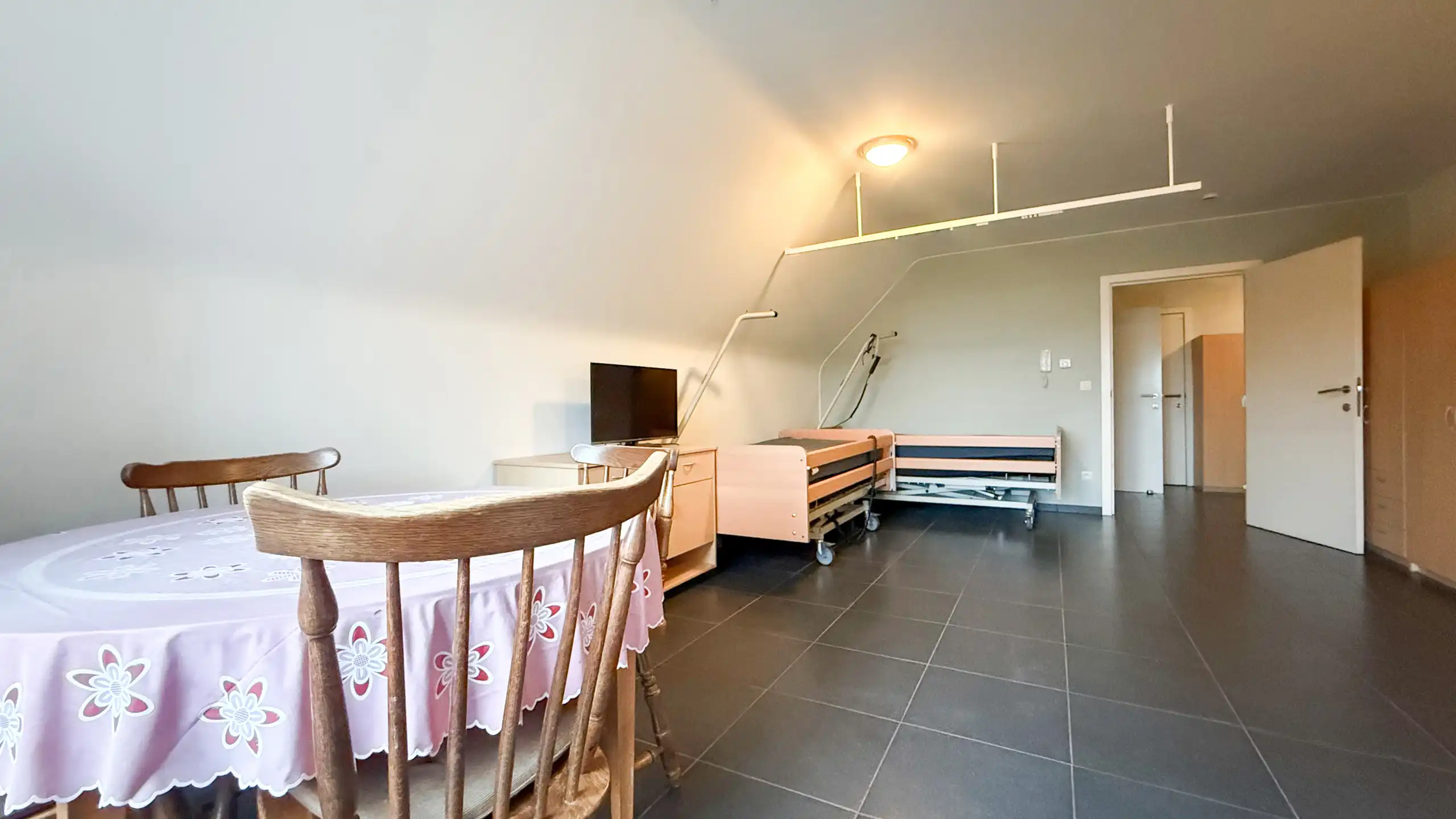 Veelzijdig investeringspand met 10 kamers, lift en kelder! foto 88