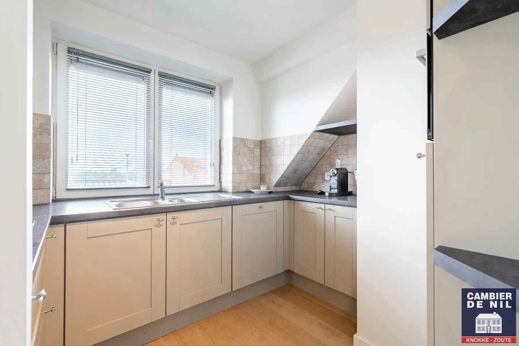 Instapklaar, gemeubeld appartement nabij de zeedijk te Duinbergen foto 10
