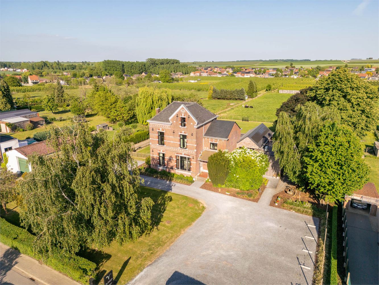 Karaktervol herenhuis met modern comfort in een groene, landelijke setting foto 39