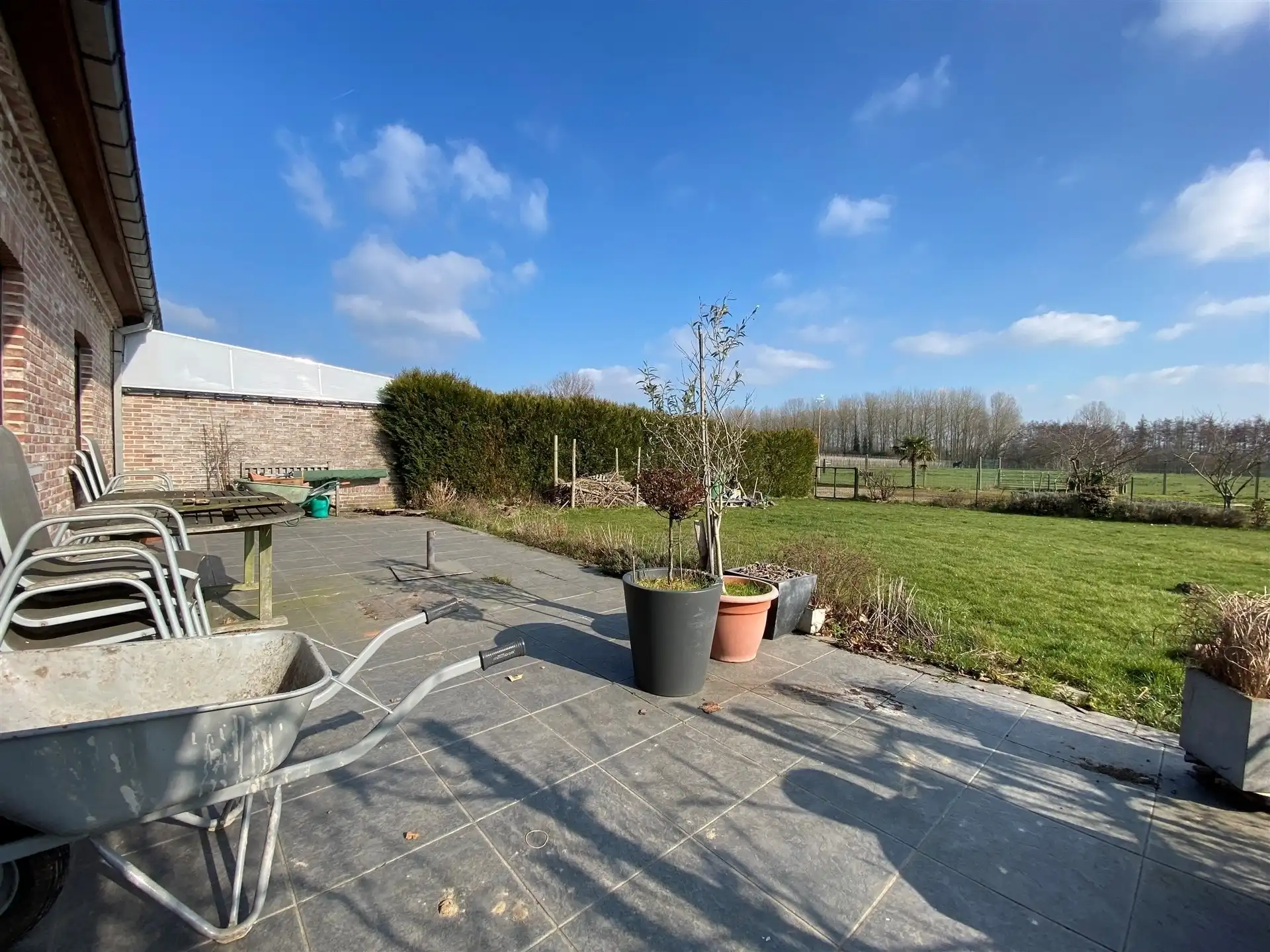 Halfopen woning met 4 slaapkamers en 2 badkamers. foto 9