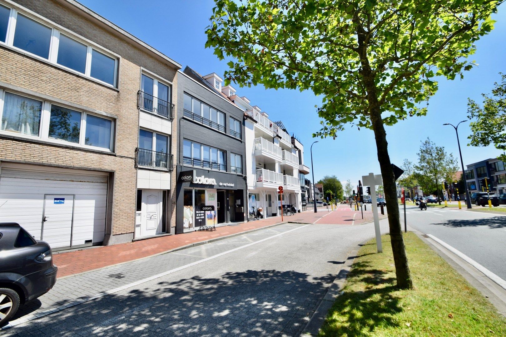 Te renoveren appartement genietend van open zichten, vlakbij het centrum van Knokke. foto 1