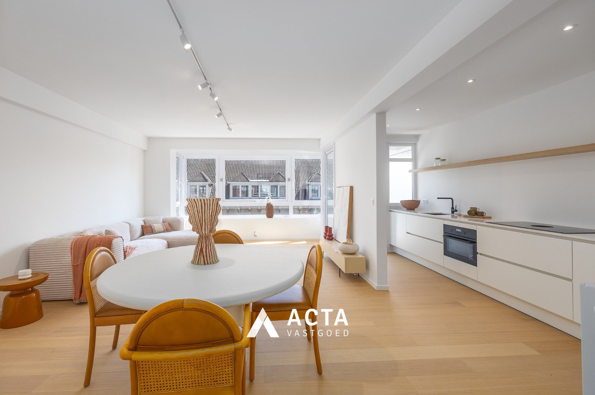Gerenoveerd appartement op de zesde verdieping aan het Leopold I Plein foto {{pictureIndex}}