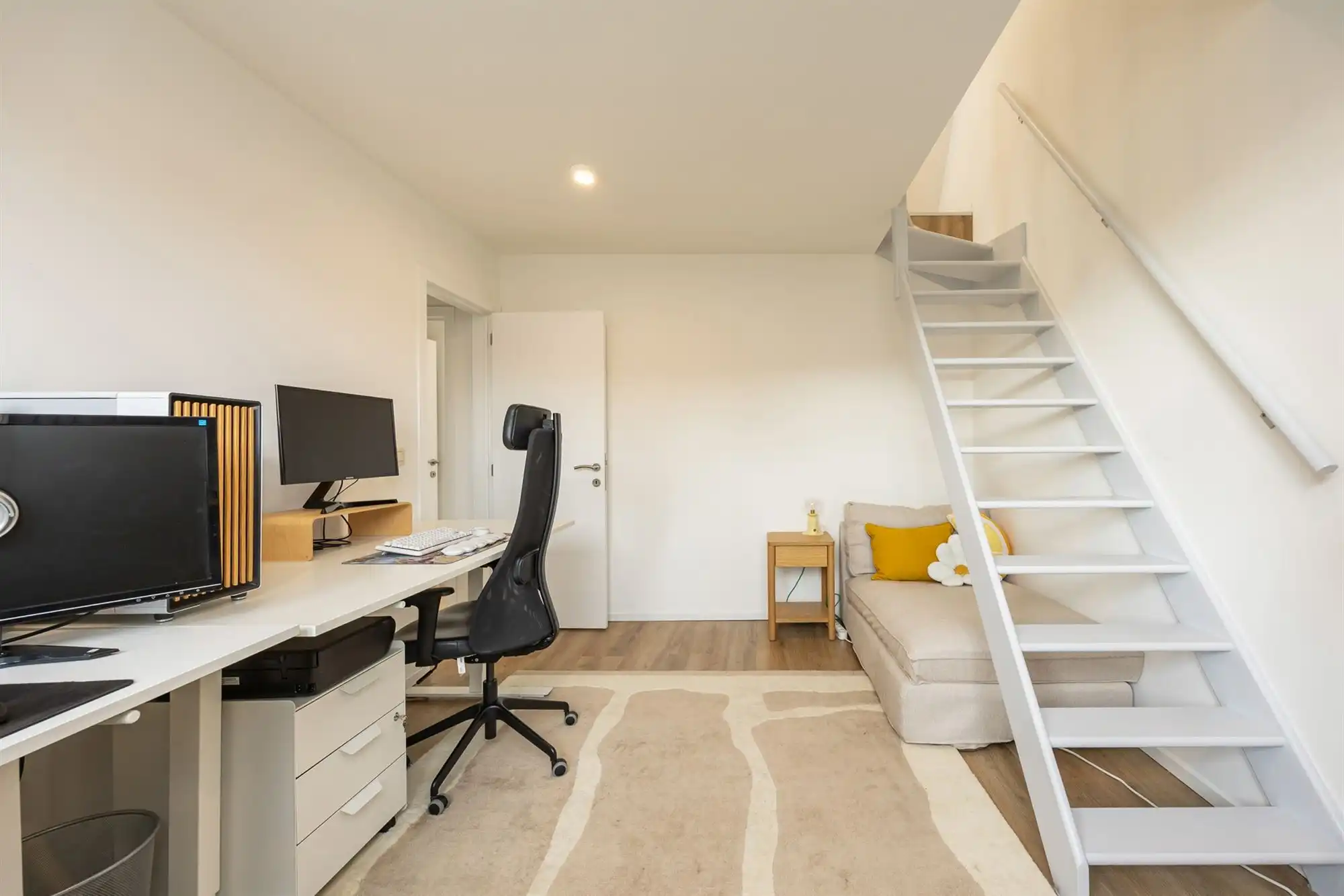 Instapklaar huis met drie slaapkamers en tuin  foto 17