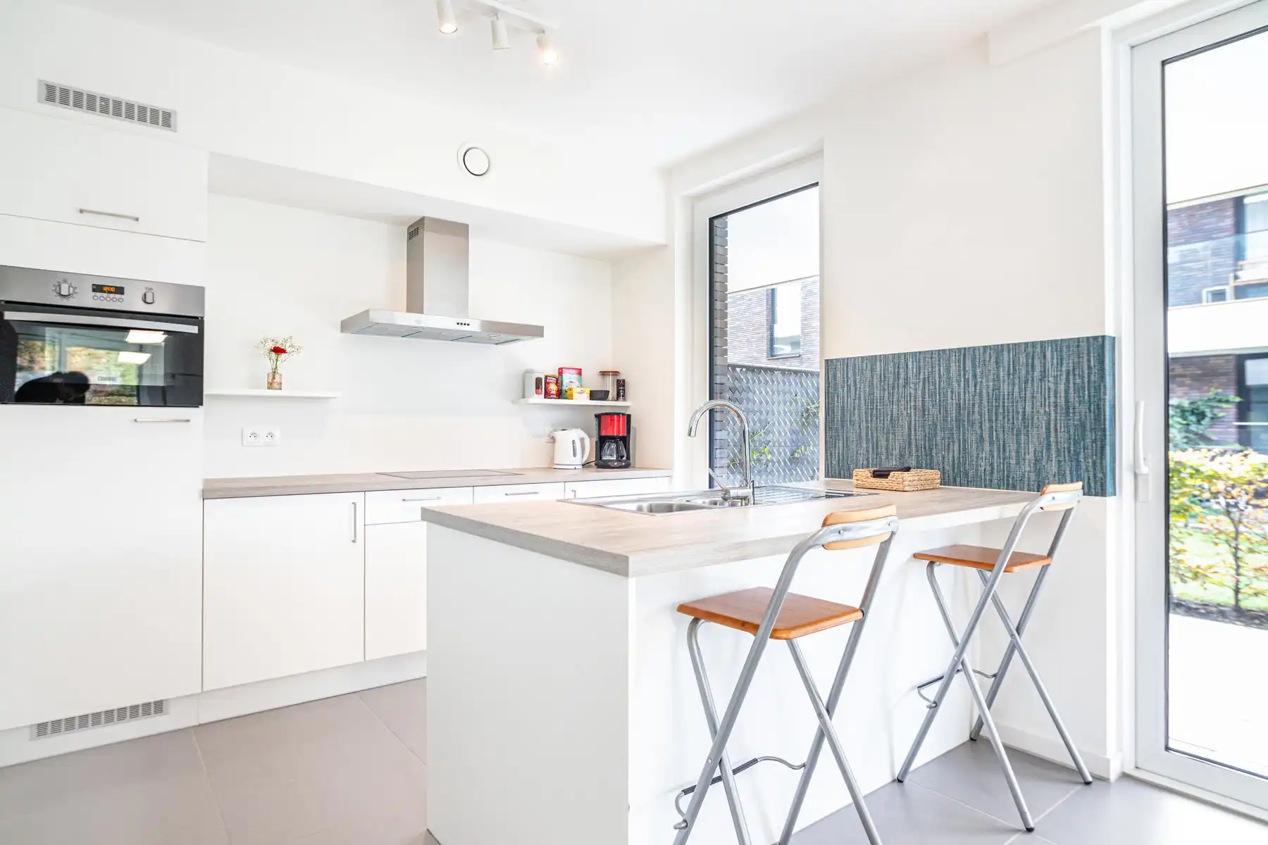 Lichtrijk gelijkvloers appartement met terras en tuinzicht foto 11