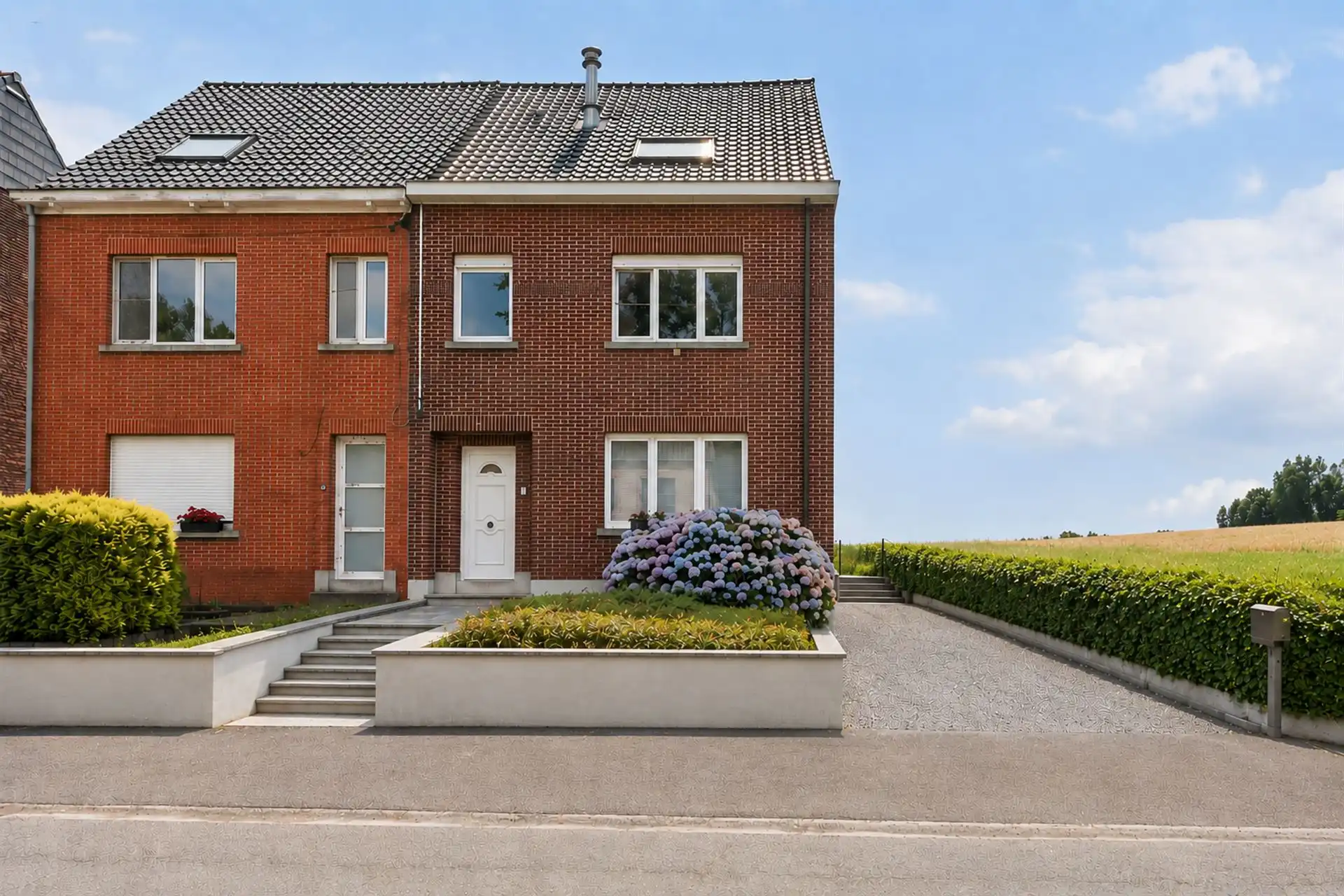 Perfect onderhouden woning met mooie tuin! foto 3