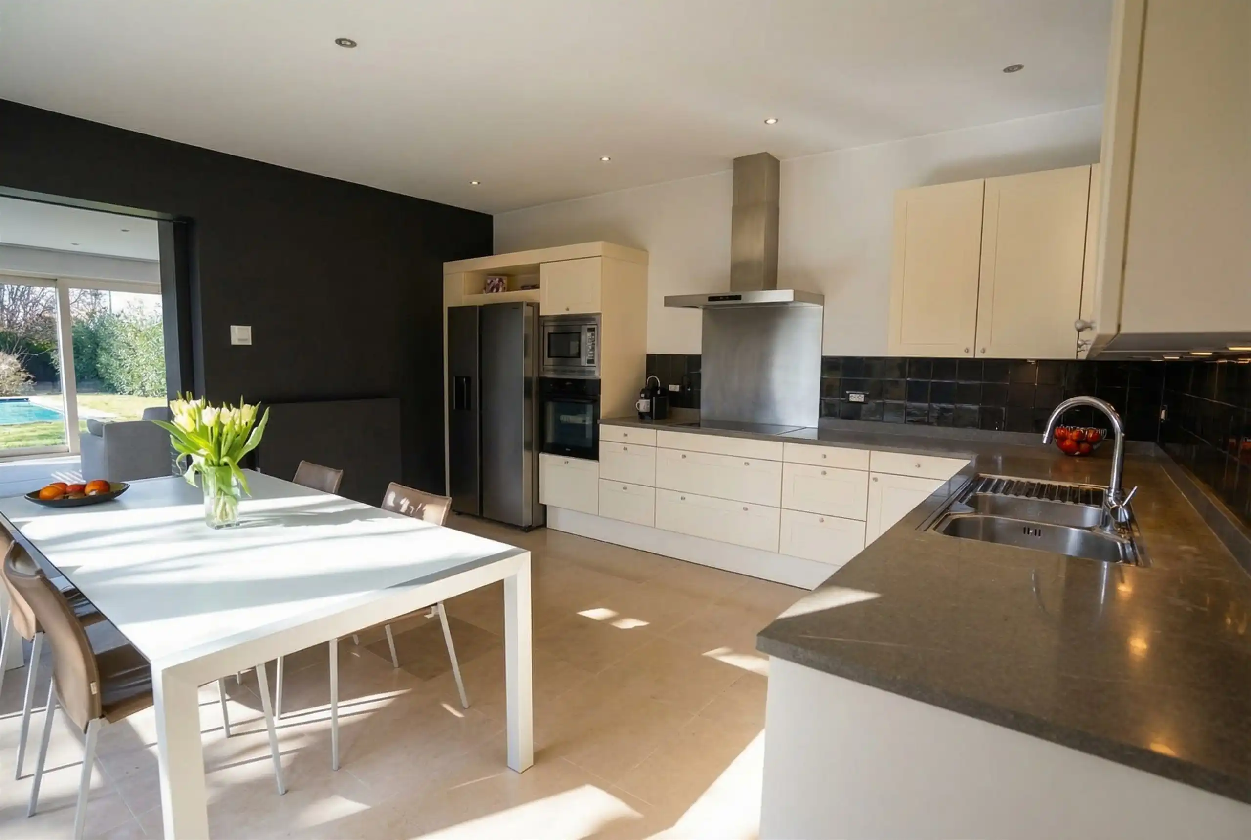 Droomvilla met zwembad op 1391 m² - 4 slaapkamers en bureel foto 10