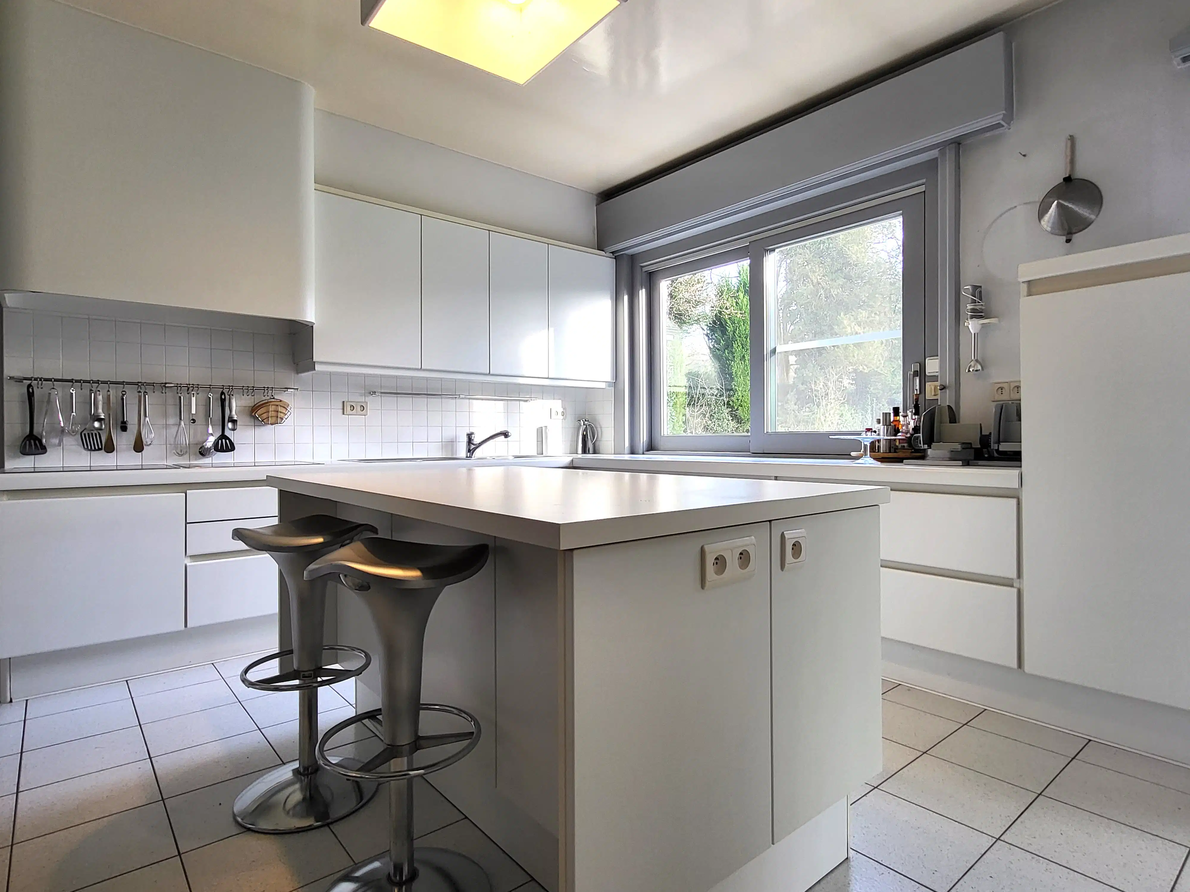 Uniek landhuis op een terrein van 3870m² met aangelegde zuidgerichte tuin en garage!  foto 20