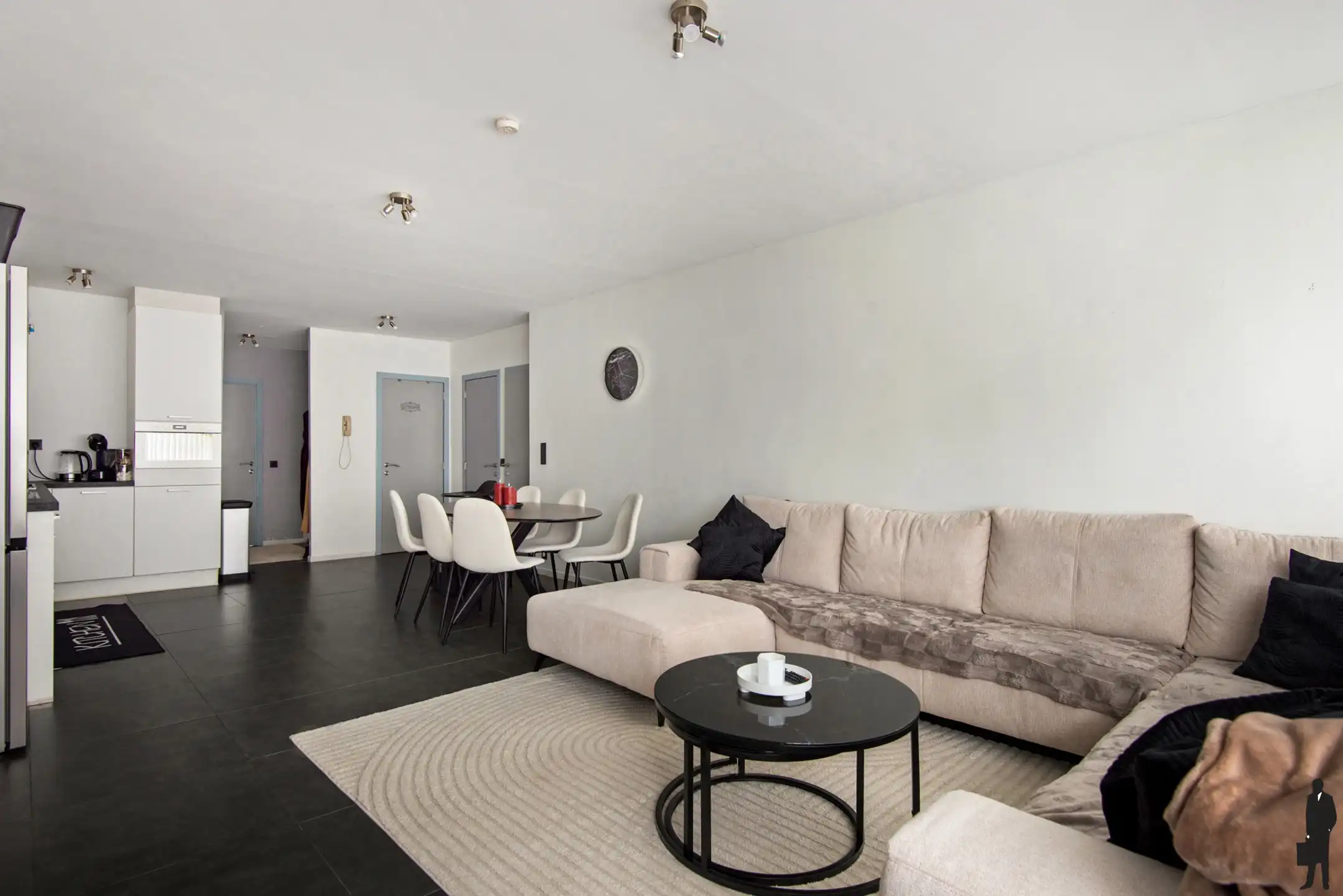 Instapklaar gelijkvloers appartement (81m²) met 2 slk’s, private parkeerplaats en kelderberging. foto 3