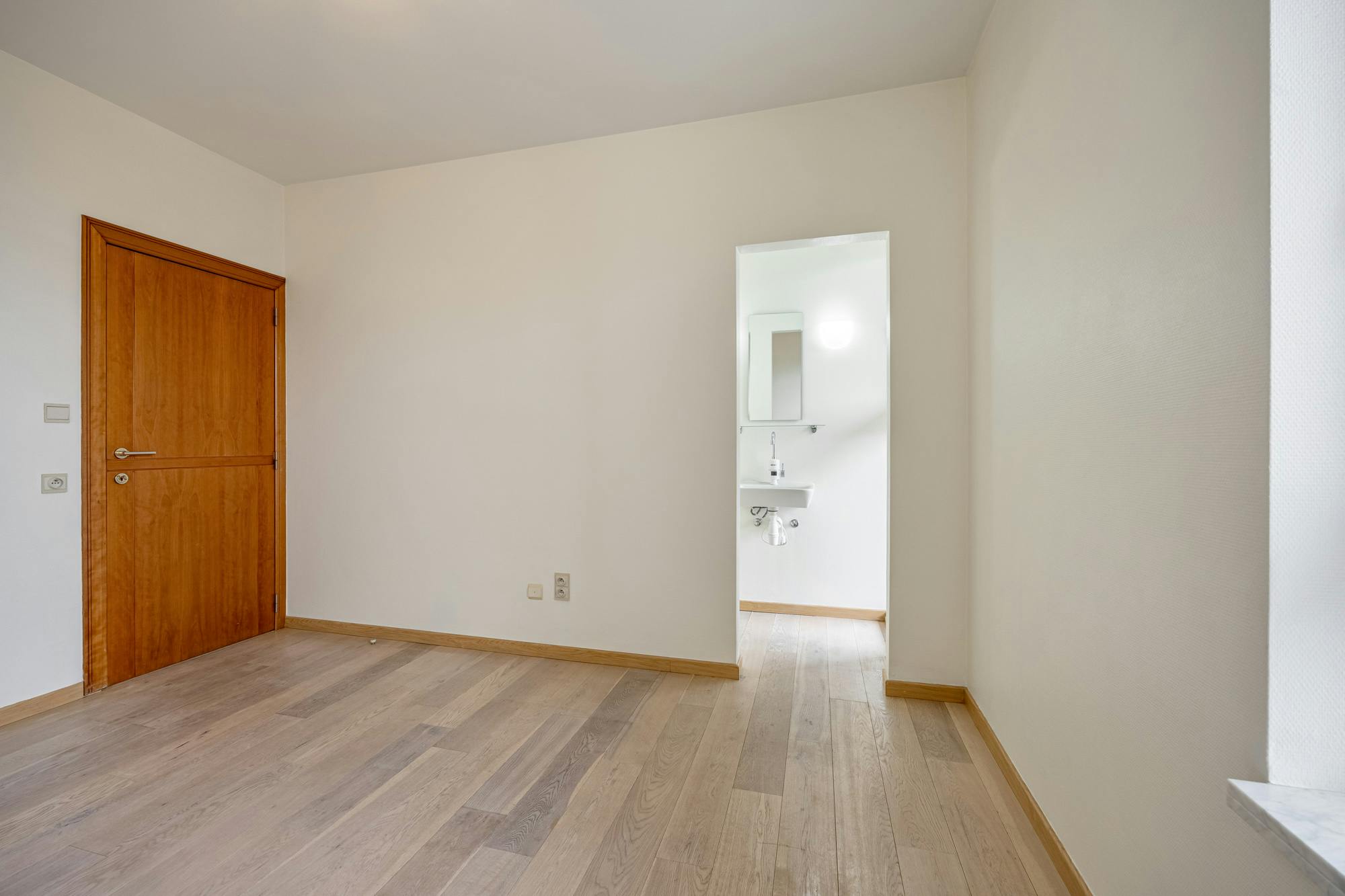 Ruim appartement te koop in hartje Hasselt met terras en parkeerplaats foto 13