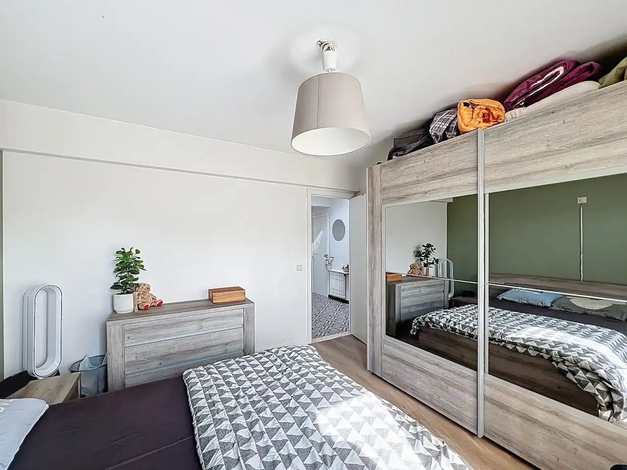 Mooi ingedeeld twee slaapkamerappartement in het hart van Heist. foto 16