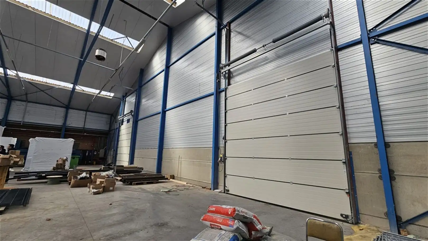Magazijnen nabij E40, foto 4