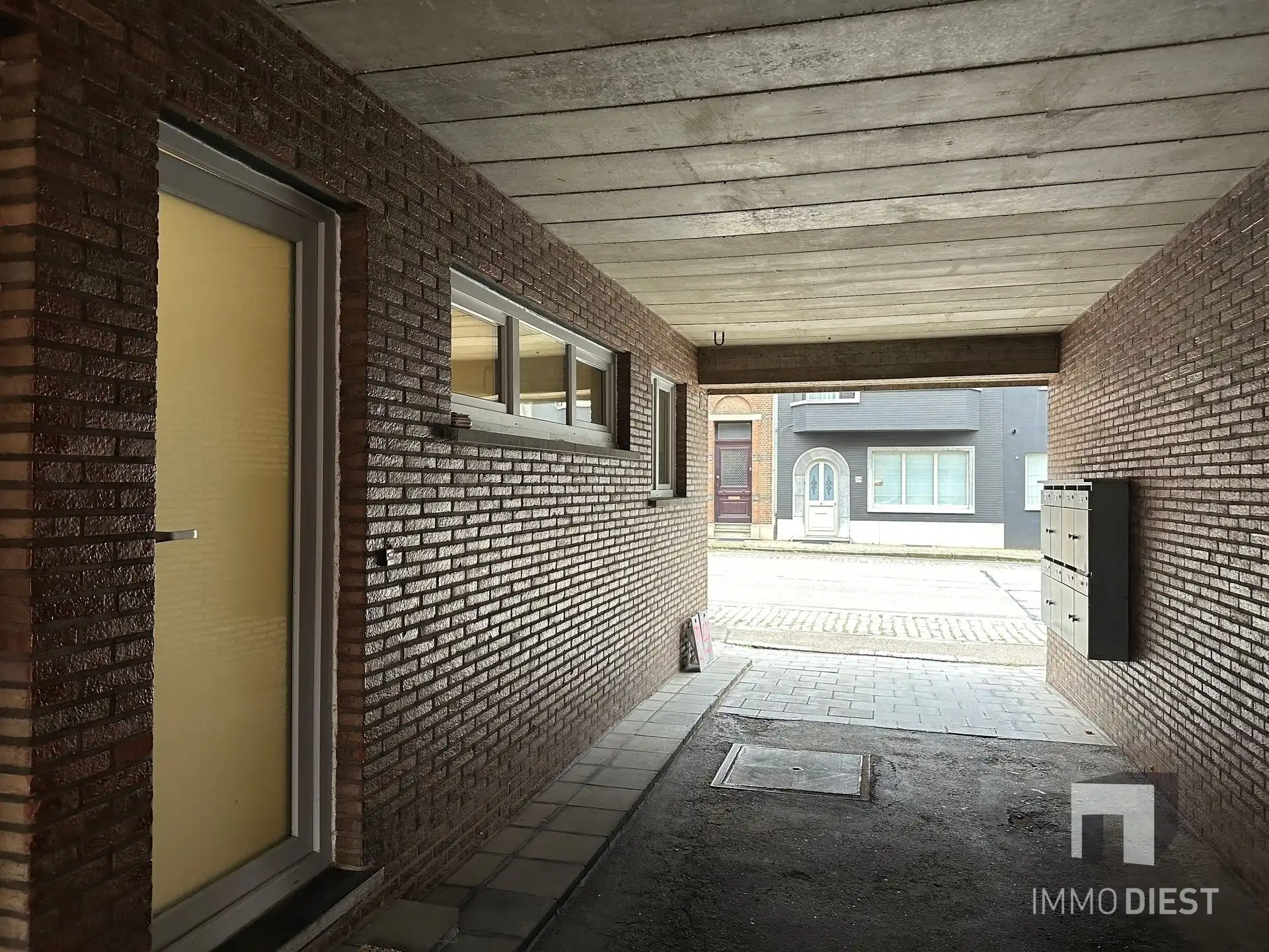 Gelijkvloers appartement met 4 slpks, kelder en garagebox foto 2