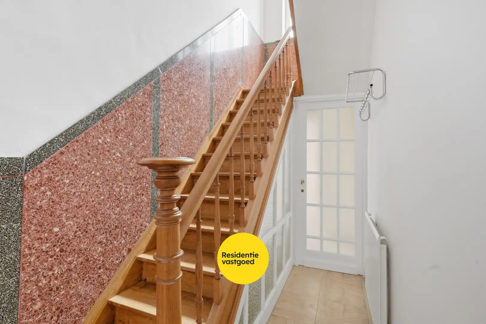 Karaktervolle instapklare hoekwoning met inpandige garage en zonnige stadstuin foto 16