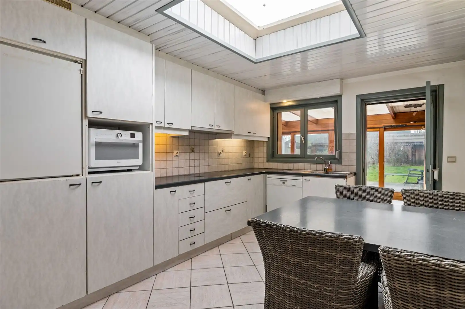 Te renoveren gezinswoning met 4 slaapkamers in dorpskern. foto 6