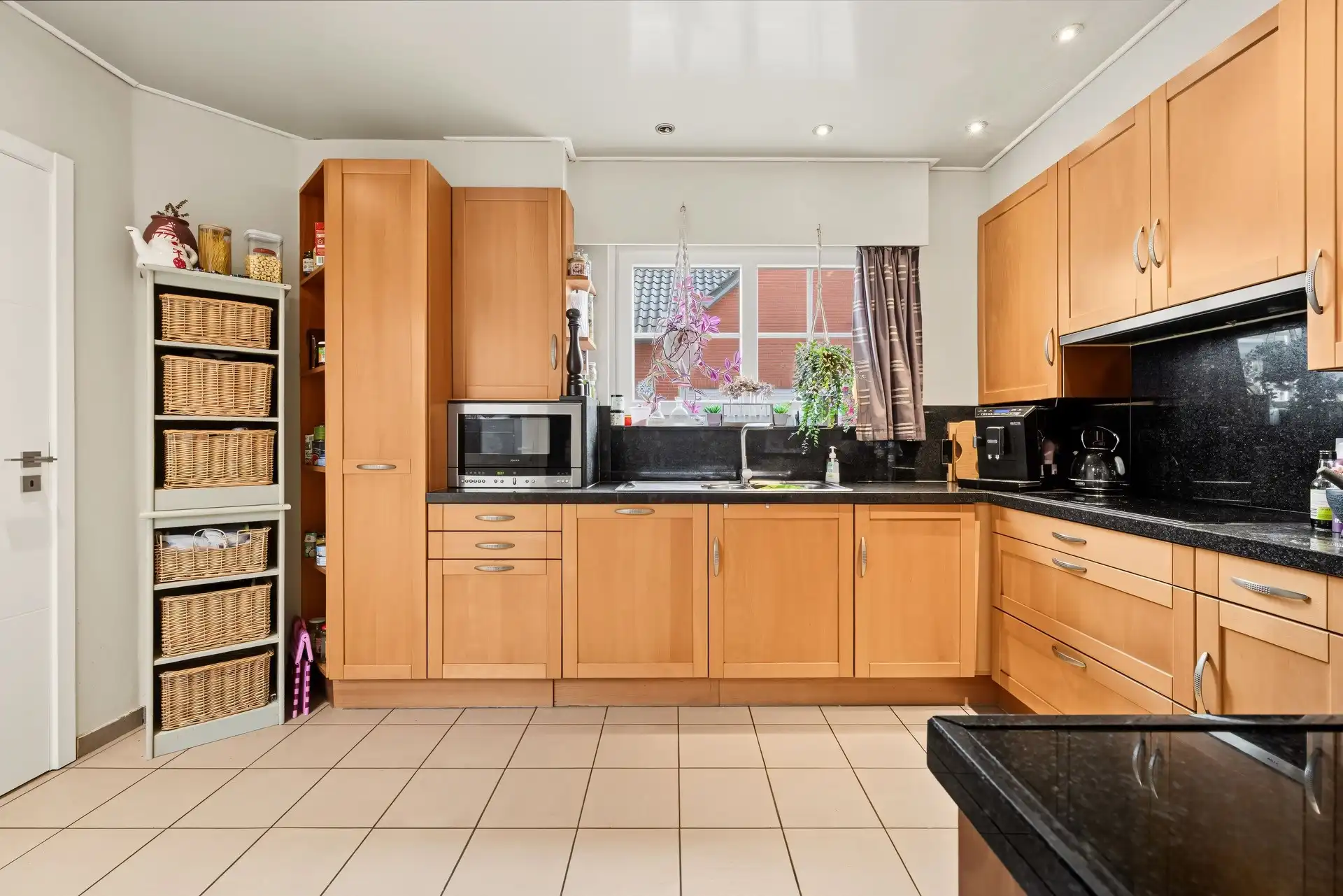 Uitstekend gelegen gezinswoning met 3 slaapkamers, losstaande garage en gezellige tuin foto 9
