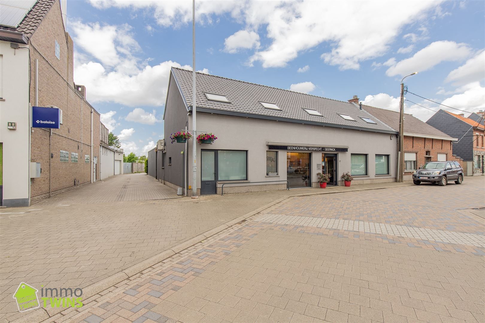 Veelzijdige woning met commerciële ruimte in hartje Zogge foto {{pictureIndex}}