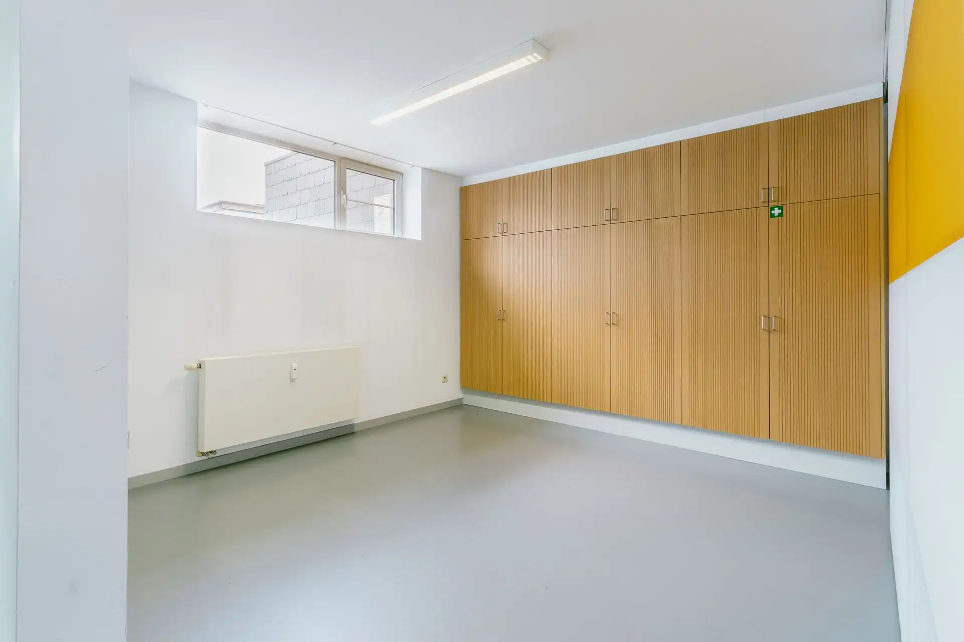 Verhuurde handelsruimte in hartje Boechout foto 4