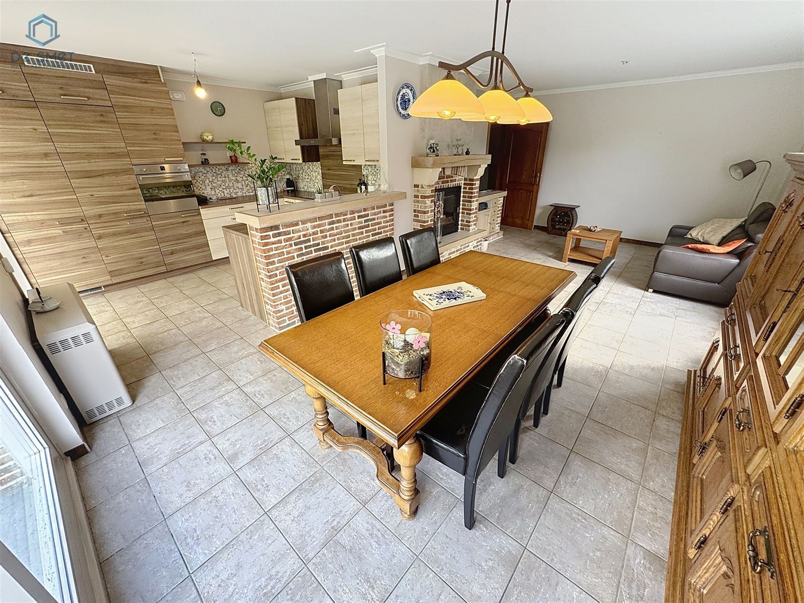 Hoofdfoto van de publicatie: Instapklare bungalow met 3 slaapkamers, ruime tuin en veranda in hartje Moerbeke