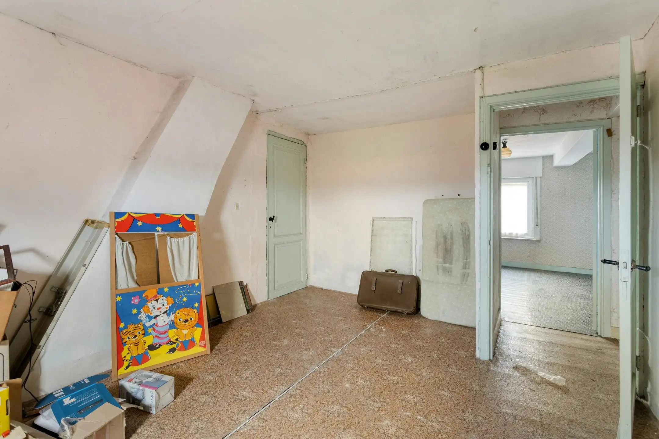 Ruime woning met tuin en garage op 380m² te Leisele. foto 21