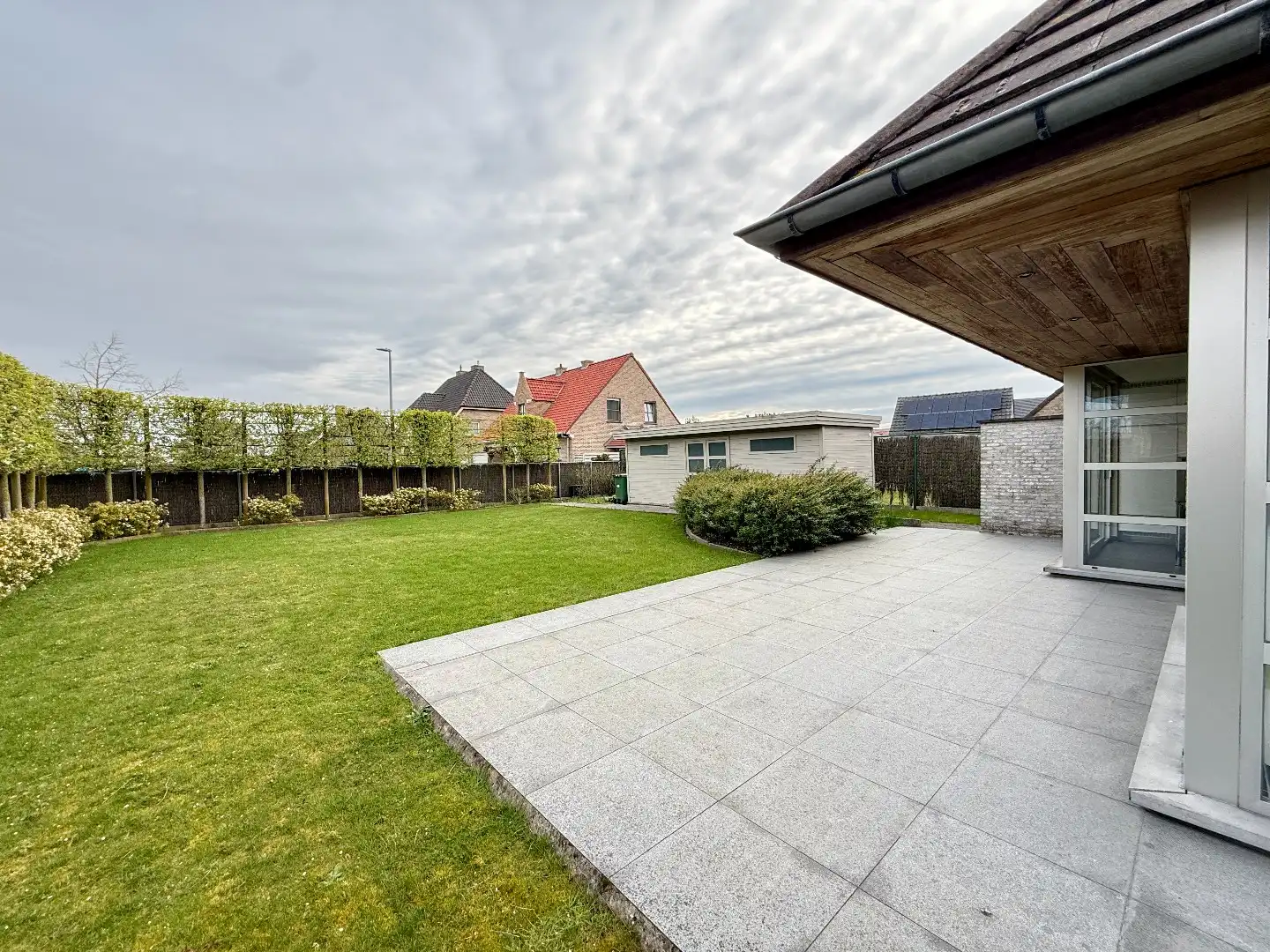 Rustig gelegen alleenstaande woning met mooi ingerichte tuin en 3 slaapkamers  foto 14