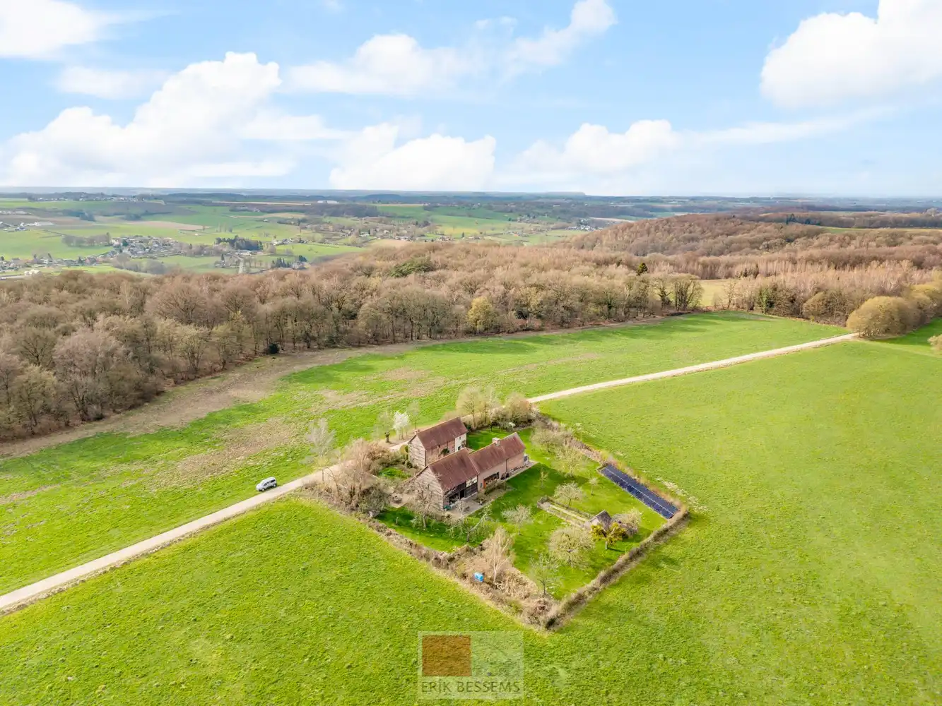 Een zeer karaktervol woonerf van maar liefst 3996 m² met bijzondere uitstraling, bestaande uit een prachtige hoofdwoning (voormalige schuur en stallen) en een charmant vakwerkhuis. foto 77