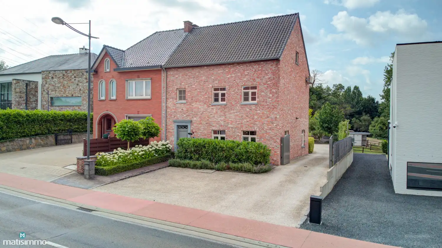 SUPER ENERGIEZUINIGE EENGEZINSWONING (A+ ENERGIELABEL) MET 4 SLAAPKAMERS, CARPORT/TUINHUIS EN RUIME TUIN (12A 33CA) IN WALTWILDER foto 2