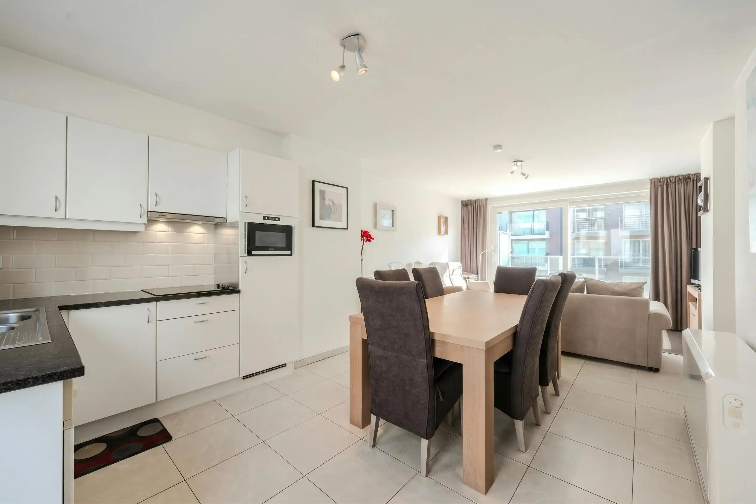 Lichtrijk duplexappartement met ruime terrassen! foto 6