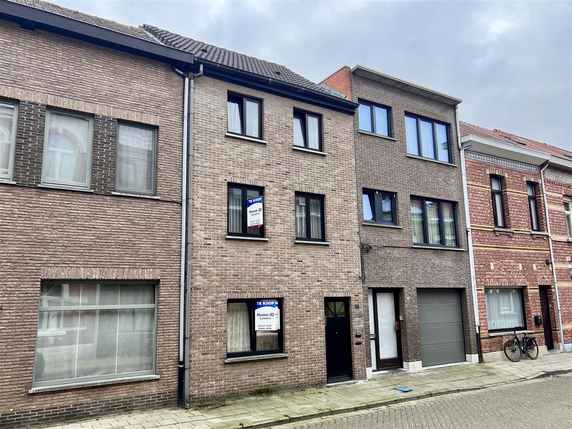 Ruime gezinswoning met mogelijkheid tot 6 slaapkamers! foto {{pictureIndex}}