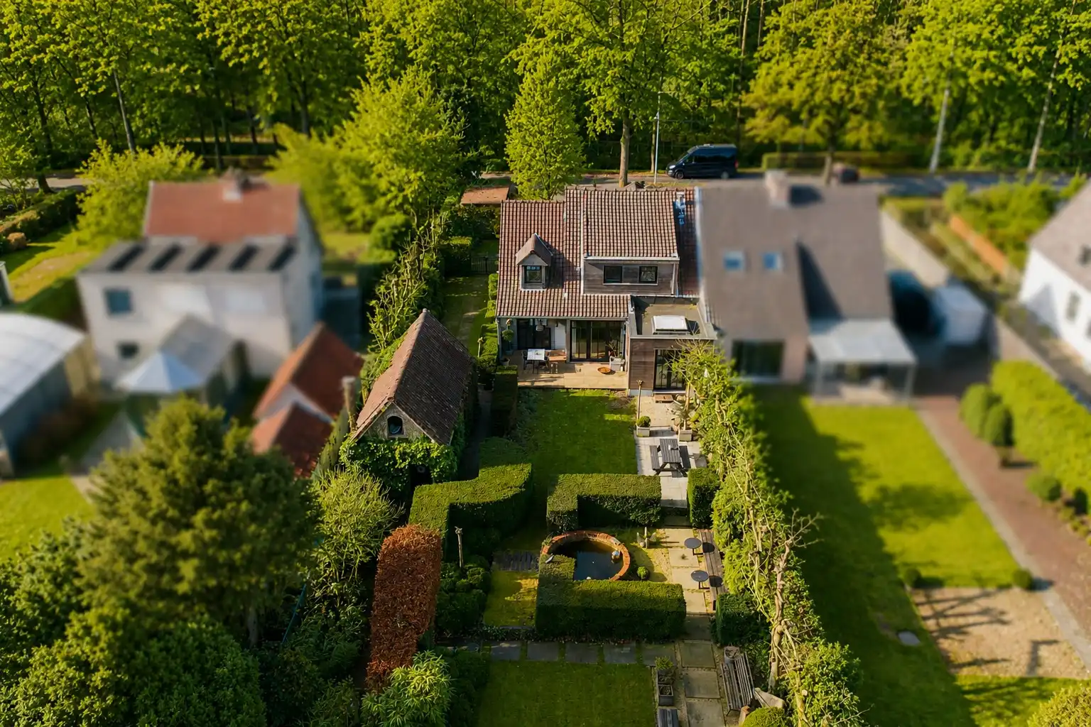Charmante halfopen woning met polyvalent bijgebouw foto {{pictureIndex}}
