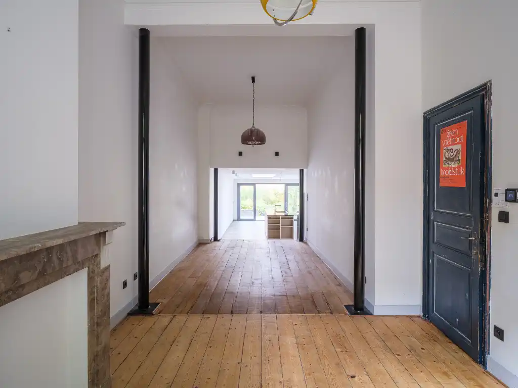 Instapklare stadswoning met drie slaapkamers en aangename tuin nabij Gent-Sint-Pieters. foto 2