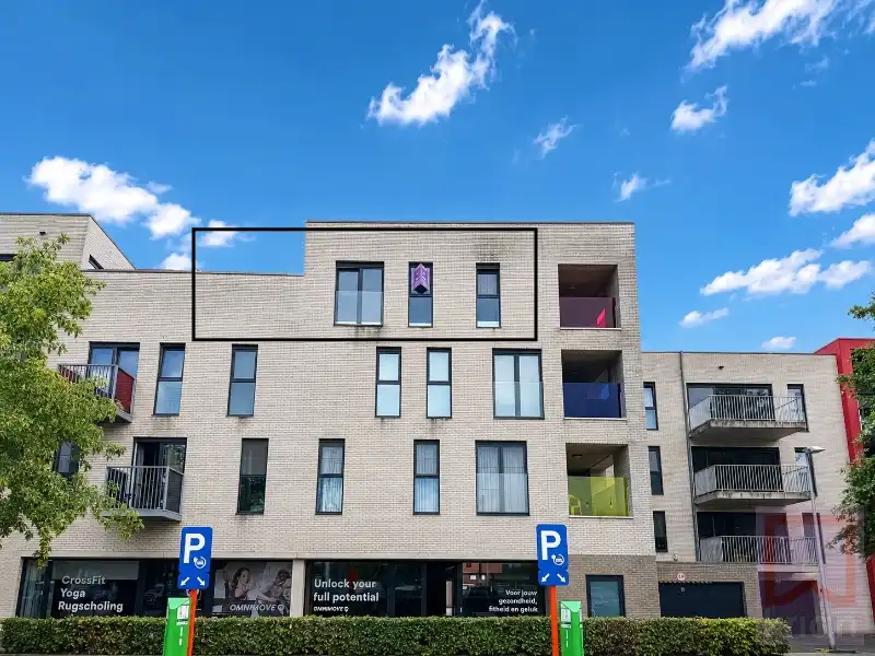 Instapklaar dakappartement met groot terras – inclusief meubilair foto {{pictureIndex}}