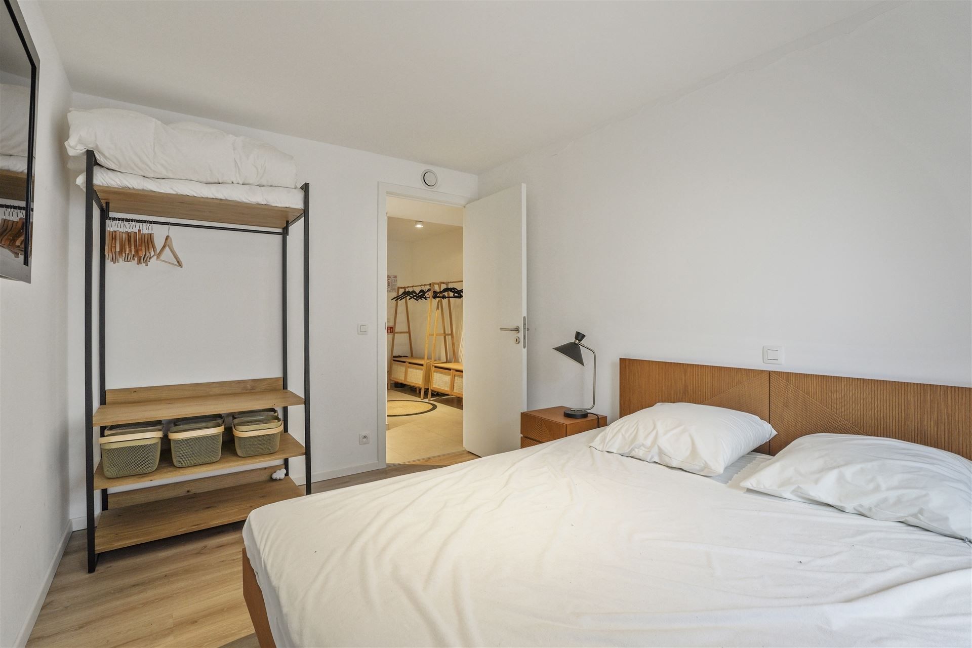 INSTAPKLAAR / RECENT GEBOUW  foto 23